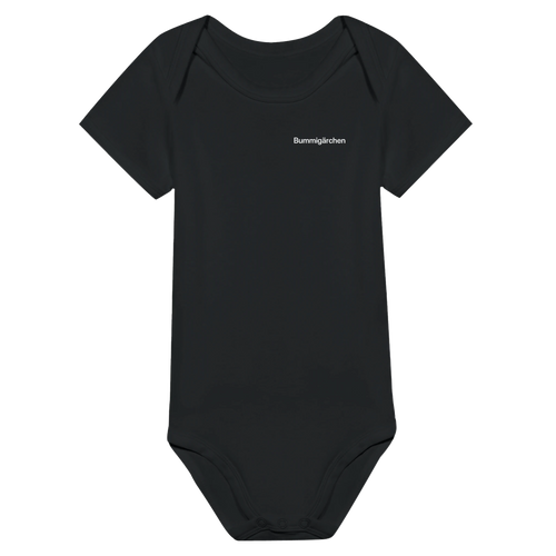 Schwarzer Baby-Body mit Wortverdreher-Motiv „Bummigärchen“ klein auf der Brust